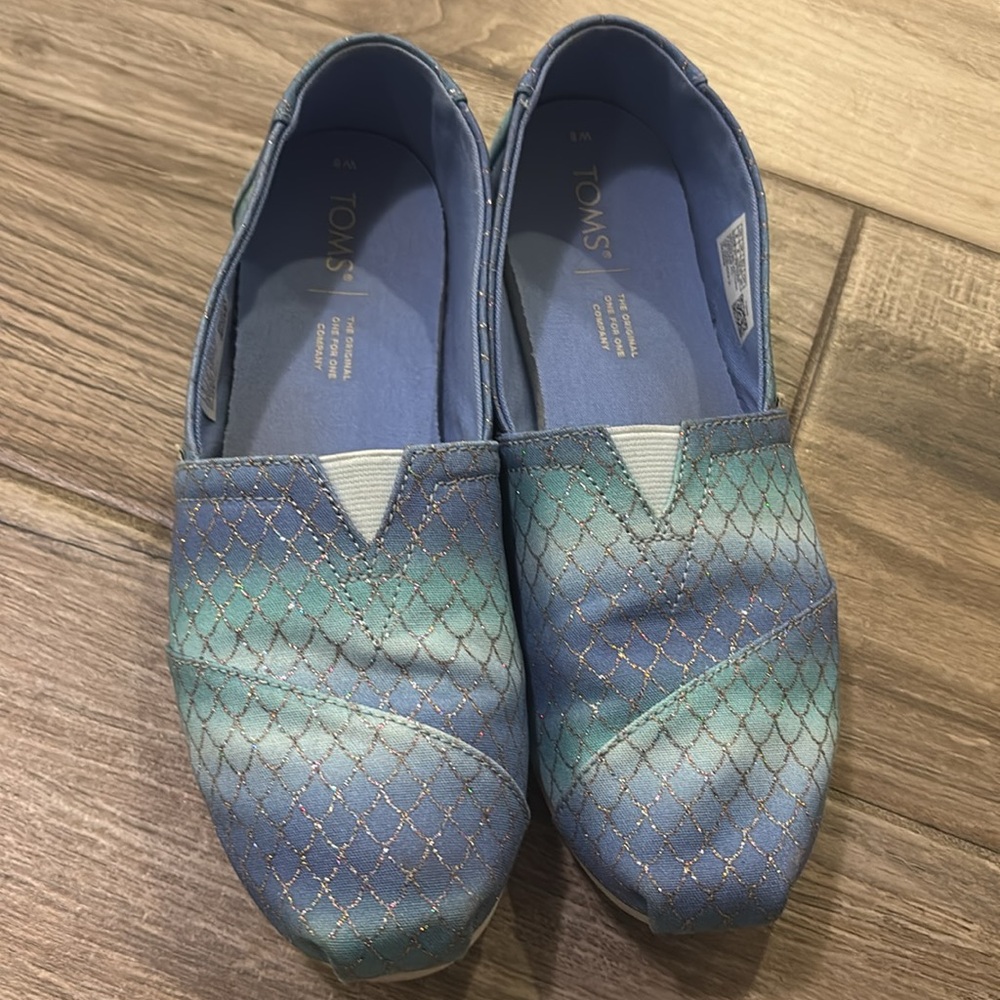 Tom’s mermaid print shoes size 8. Gently worn